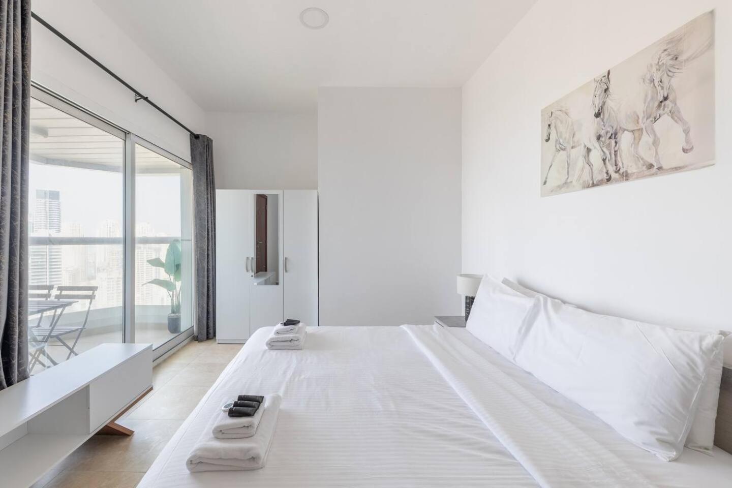 Floor, Jlt A, 8 Mins To Metro Great View Apartment Dubai