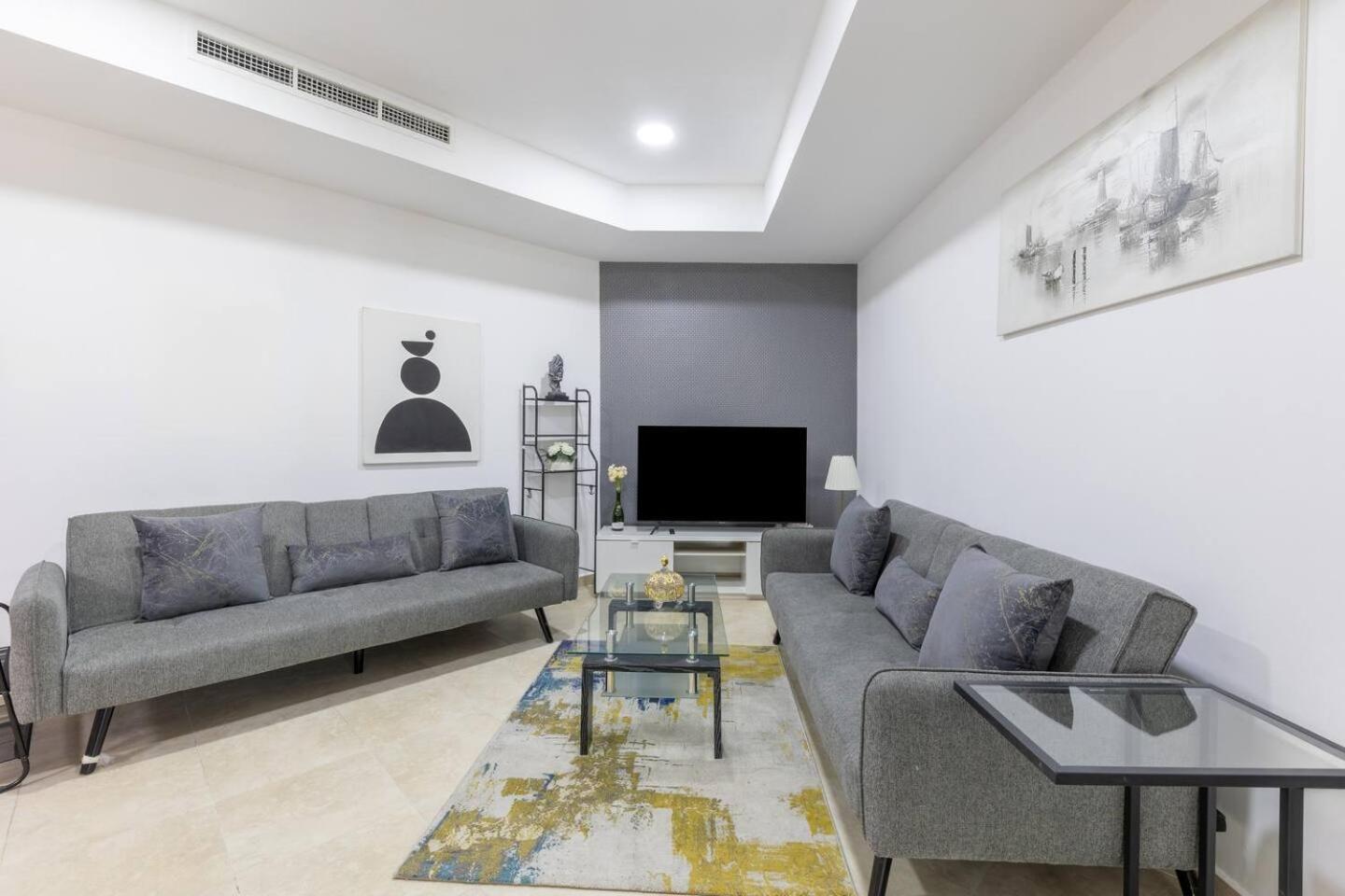 Floor, Jlt A, 8 Mins To Metro Great View Apartment *
