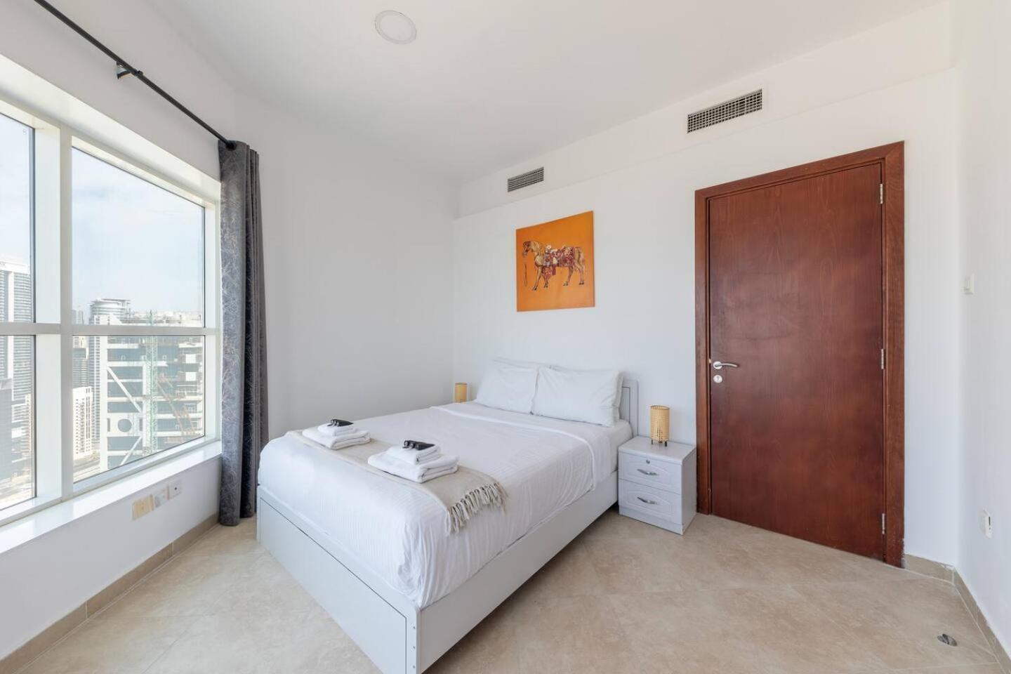 Floor, Jlt A, 8 Mins To Metro Great View *