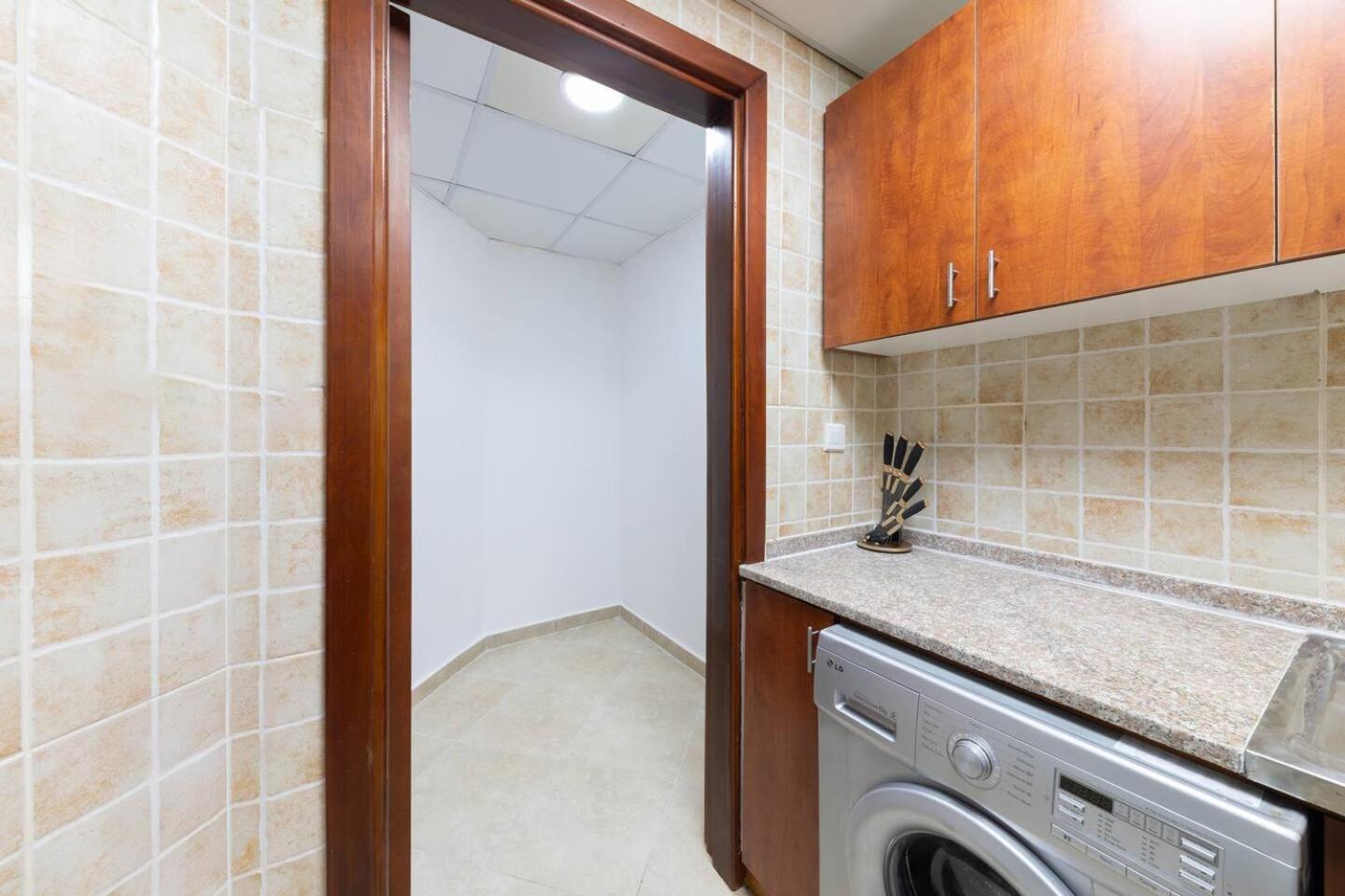 Floor, Jlt A, 8 Mins To Metro Great View Dubai