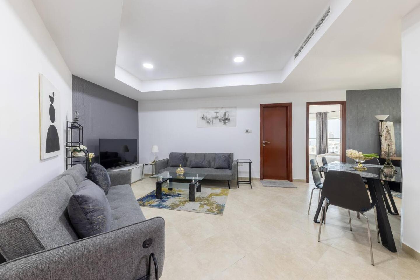 Floor, Jlt A, 8 Mins To Metro Great View *