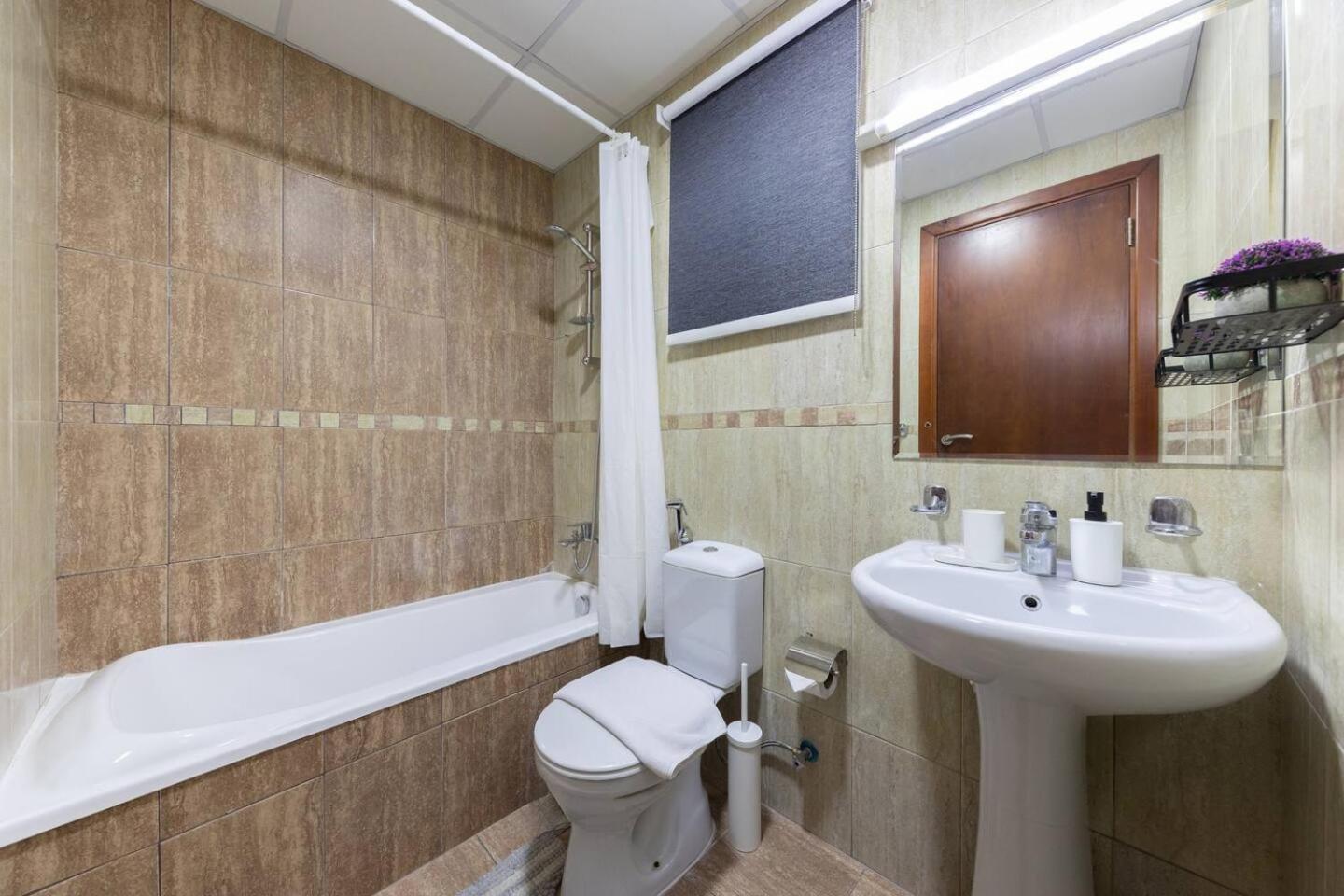 Floor, Jlt A, 8 Mins To Metro Great View Apartment *